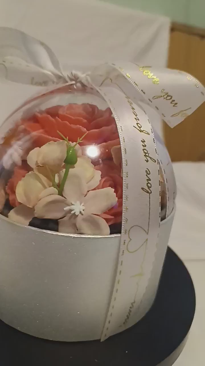 Üvegkupolás virágkompozíció (viaszbox)